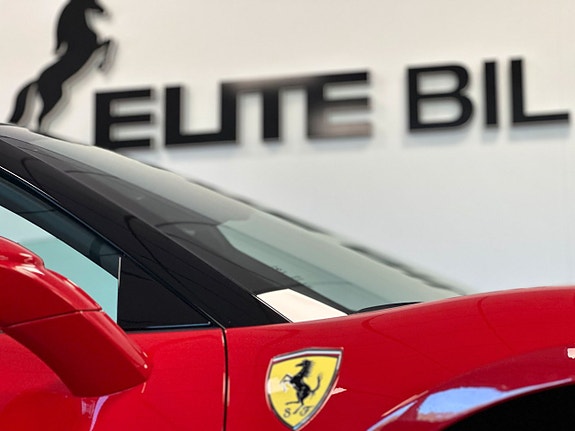 Ferrari F8 Spider 16 of 27