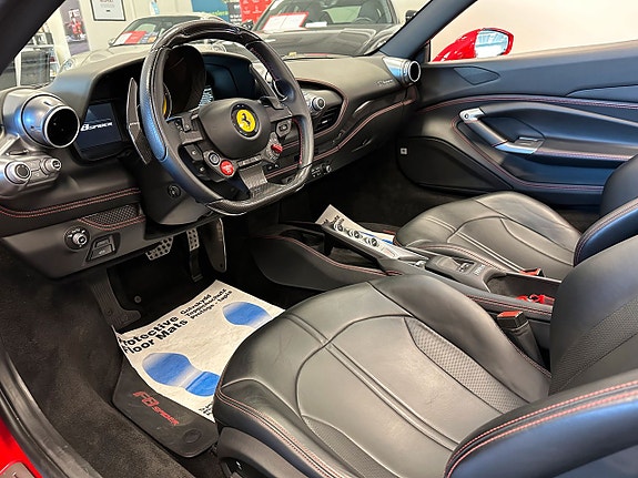 Ferrari F8 Spider 19 of 27