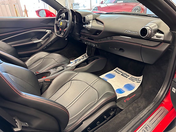 Ferrari F8 Spider 21 of 27