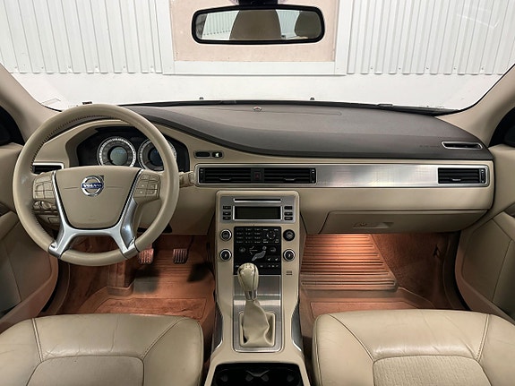 Volvo V70 8 of 14