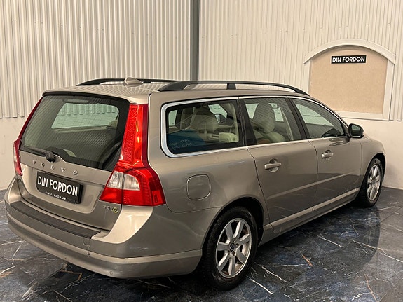 Volvo V70 7 of 14