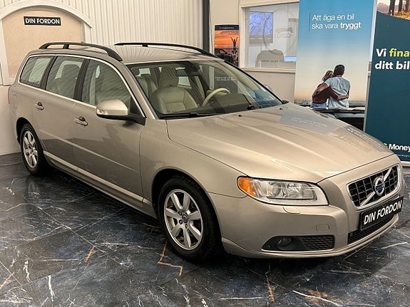 Volvo V70 3 of 14