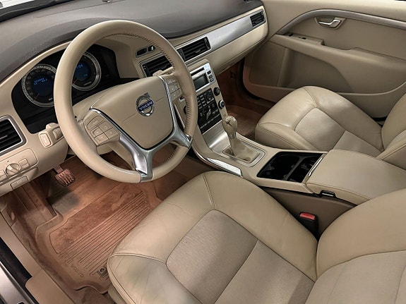 Volvo V70 9 of 14