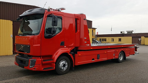Volvo FL12 2 of 5