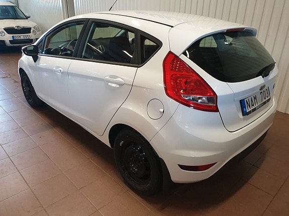 Ford Fiesta 2 of 5