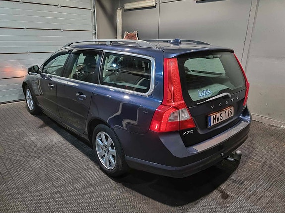 Volvo V70 3 of 5