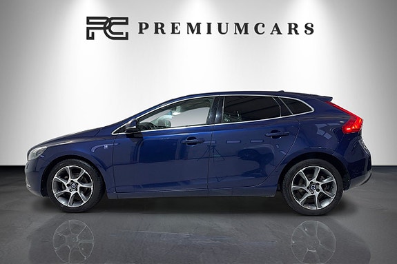 Volvo V40 2 of 5