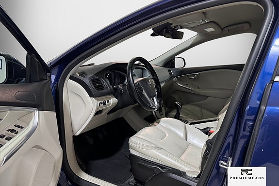 Volvo V40 8 of 19