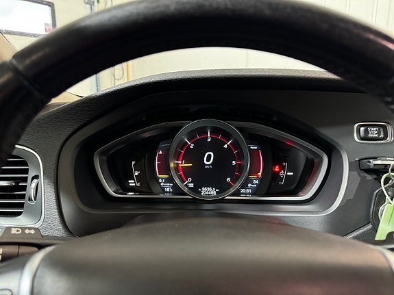 Volvo V40 12 of 19