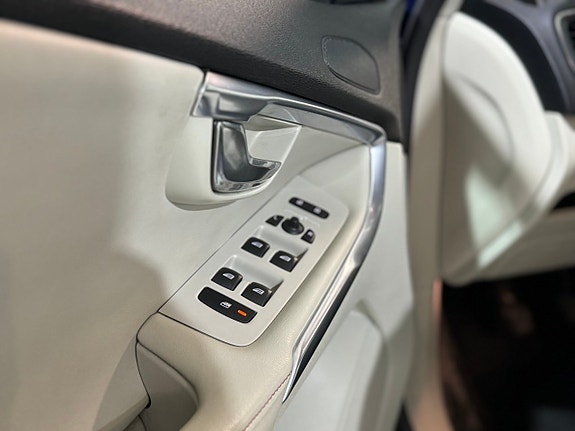 Volvo V40 9 of 19