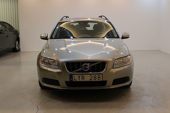 Volvo V70 2 of 10