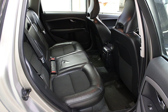 Volvo V70 8 of 14