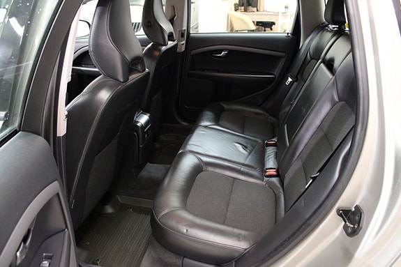Volvo V70 7 of 14