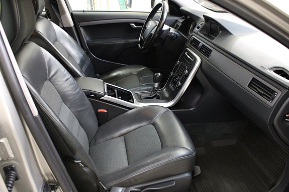 Volvo V70 6 of 14