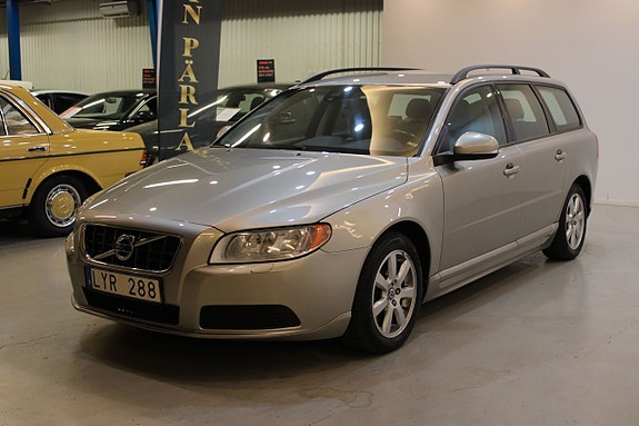 Volvo V70 3 of 10