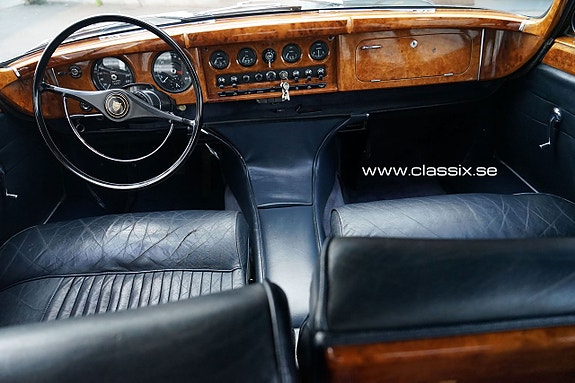 Jaguar Mark X 3 of 5