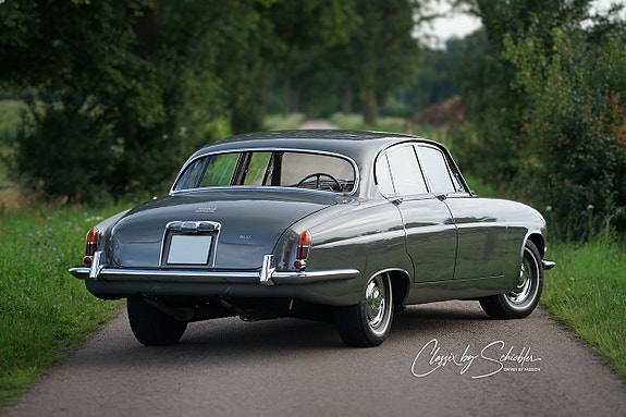 Jaguar Mark X 8 of 11