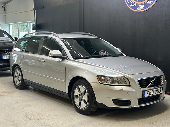 Volvo V50 2 of 22