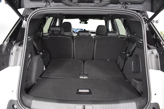 Peugeot e-5008 14 of 21