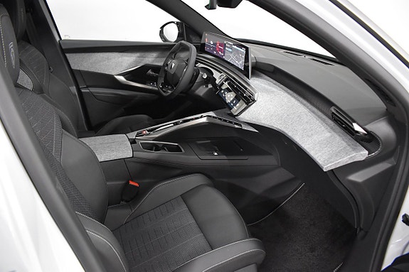 Peugeot e-5008 10 of 21