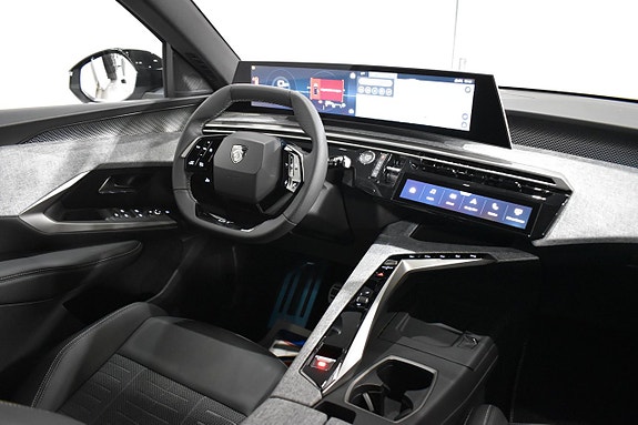 Peugeot e-5008 11 of 21