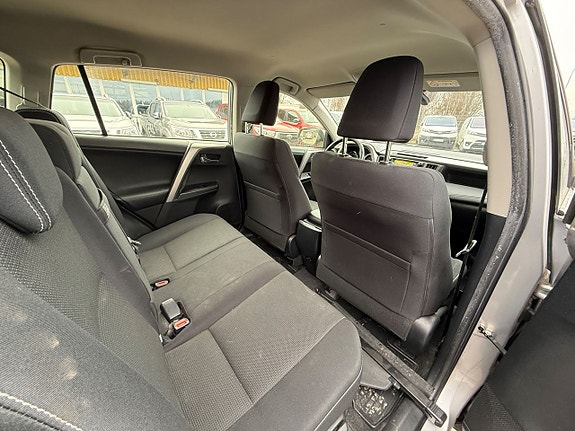 Toyota RAV4 11 of 19