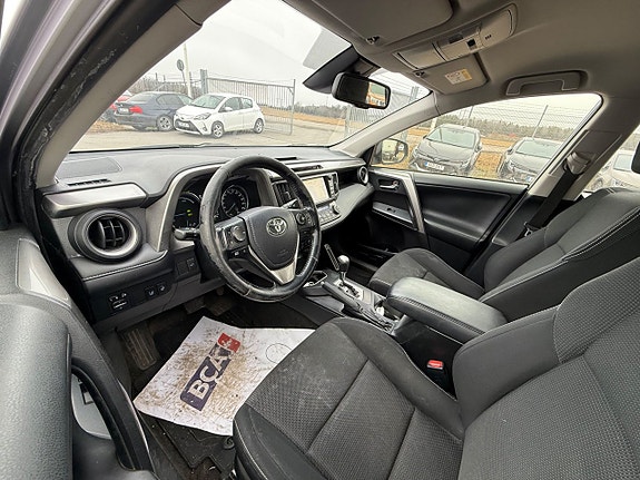 Toyota RAV4 9 of 19