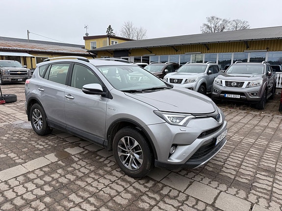 Toyota RAV4 4 of 19