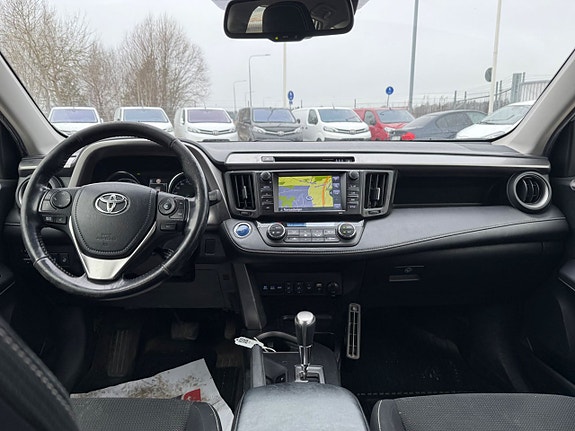 Toyota RAV4 10 of 19