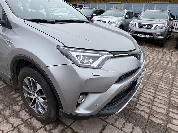 Toyota RAV4 7 of 19