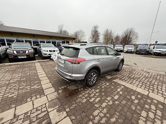 Toyota RAV4 6 of 19