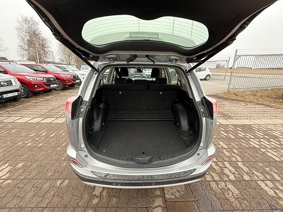 Toyota RAV4 12 of 19