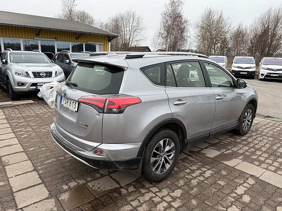 Toyota RAV4 3 of 19