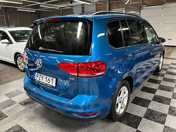 Volkswagen Touran 4 of 5