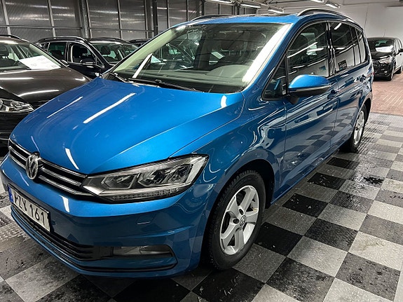 Volkswagen Touran 2 of 5