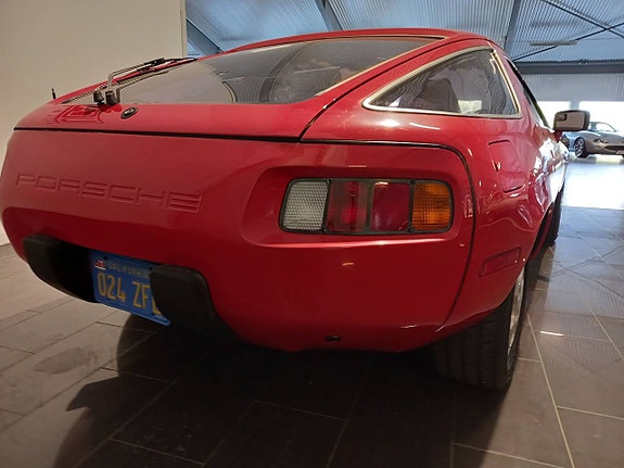 Porsche 928 12 of 20