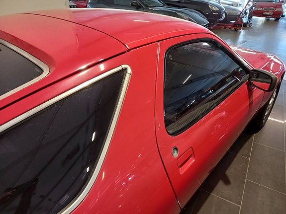 Porsche 928 17 of 20