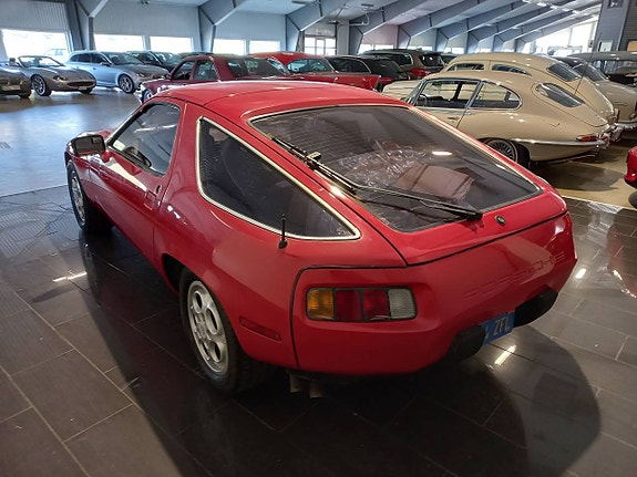 Porsche 928 2 of 5