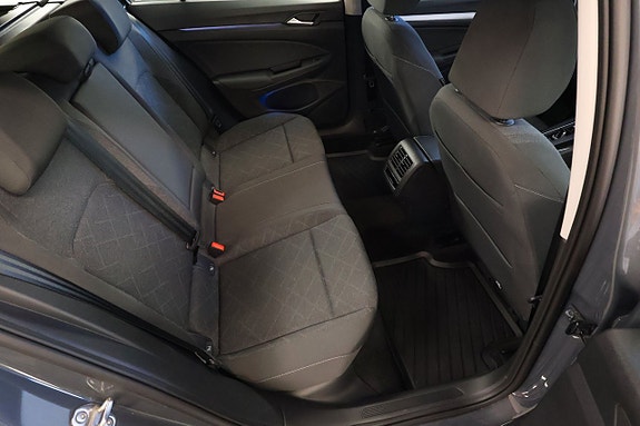 Volkswagen Golf VIII 10 of 30