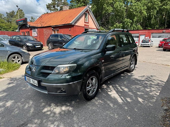 Mitsubishi Outlander 2 of 5