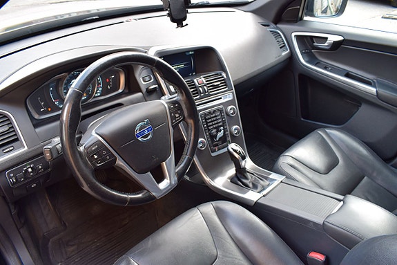 Volvo XC60 11 of 13