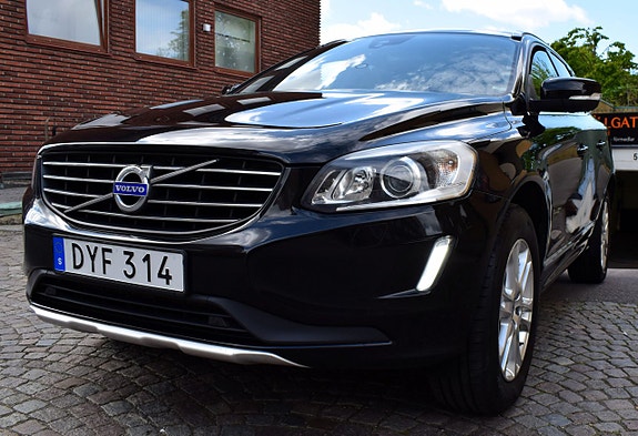 Volvo XC60 2 of 13