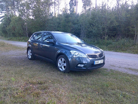 Kia Ceed 2 of 8
