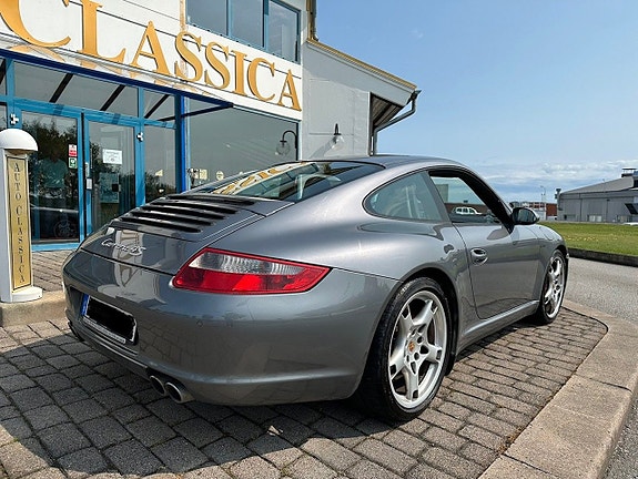 Porsche 911 4 of 5
