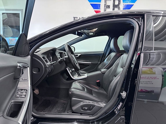 Volvo V60 Cross Country 4 of 5