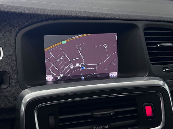 Volvo V60 Cross Country 11 of 15