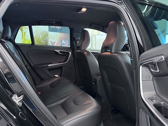 Volvo V60 Cross Country 7 of 15
