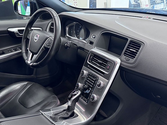Volvo V60 Cross Country 9 of 15