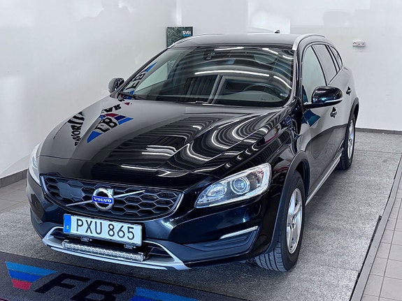 Volvo V60 Cross Country 2 of 5