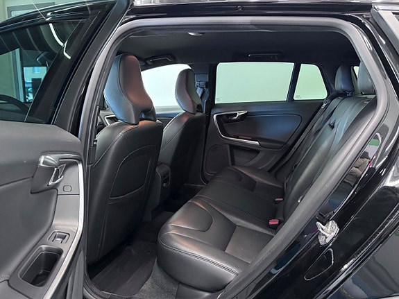 Volvo V60 Cross Country 6 of 15